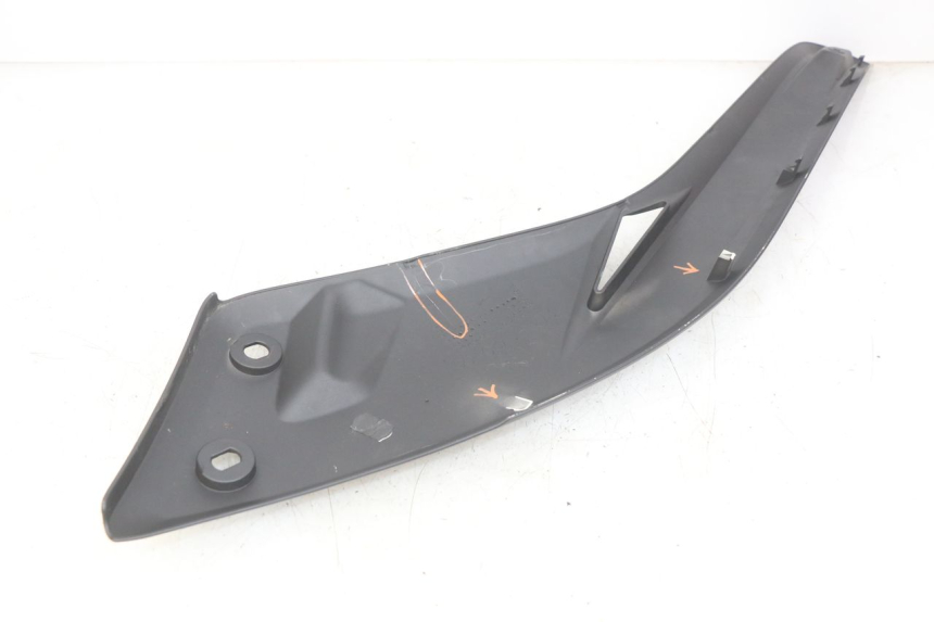 photo de RIGHT SIDE SEAT COVER YAMAHA X-MAX XMAX 125 (2010 - 2013) - Zoom on usage condition