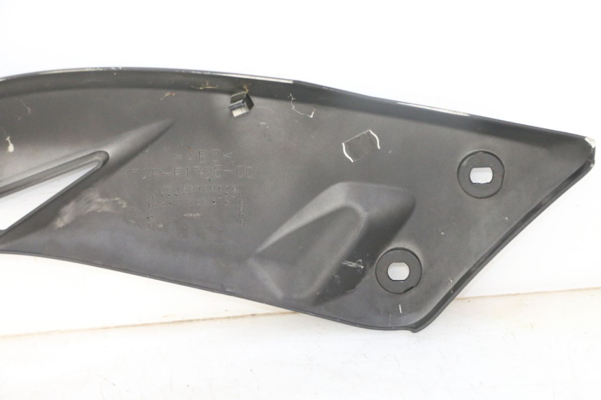 photo de RIGHT SIDE SEAT COVER YAMAHA X-MAX XMAX 125 (2010 - 2013) - Fixing points details