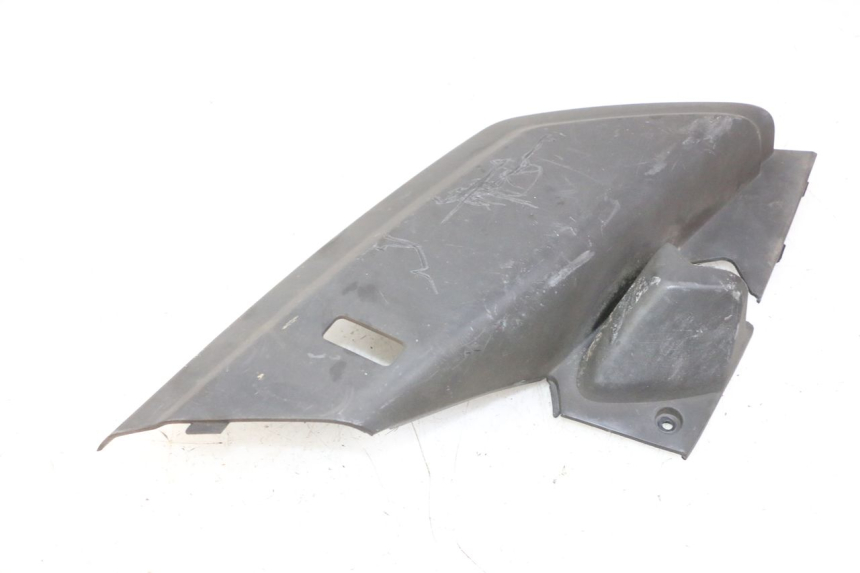 photo de RIGHT SIDE UNDER SEAT COVER YAMAHA X-MAX XMAX 250 (2006 - 2009) - Alternative perspective