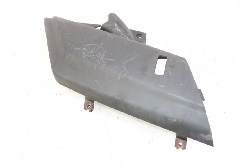 photo de RIGHT SIDE UNDER SEAT COVER YAMAHA X-MAX XMAX 250 (2006 - 2009) - Technical close-up