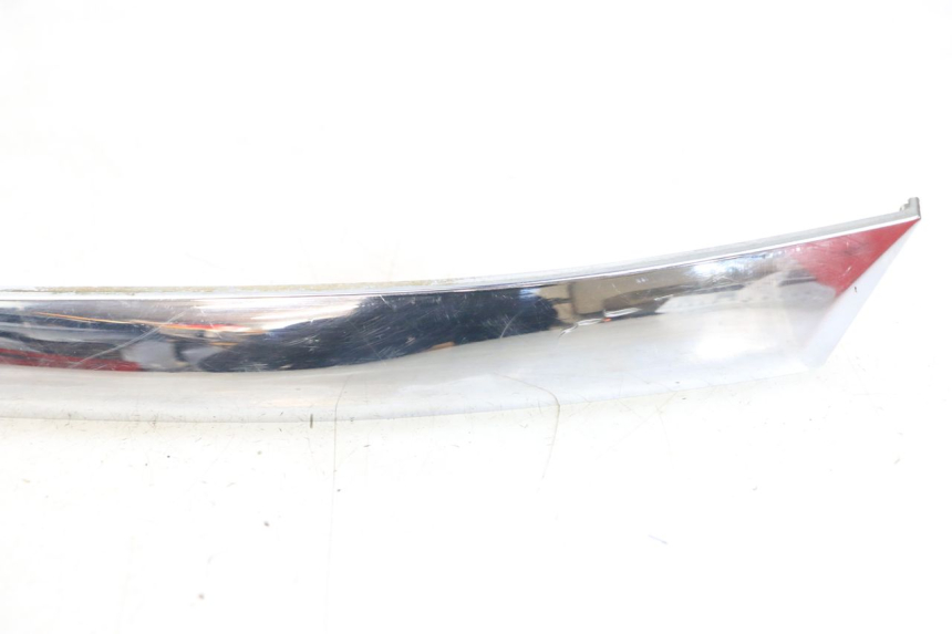 photo de RIGHT SIDE UNDER SEAT PANEL PIAGGIO X8 125 (2004 - 2007) - Product overview