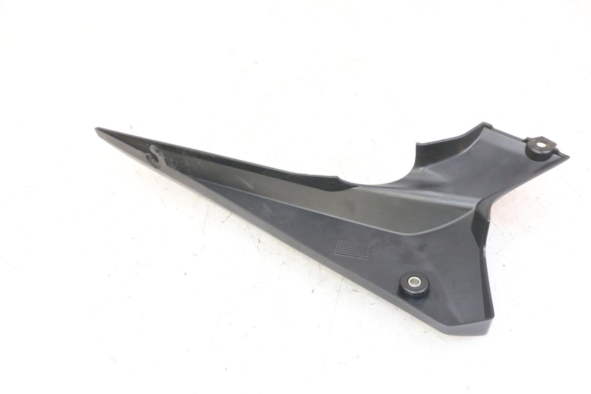 photo de RIGHT UNDERSEAT PANEL YAMAHA XJ6 ABS 600 (2008 - 2016) - Zoom on usage condition