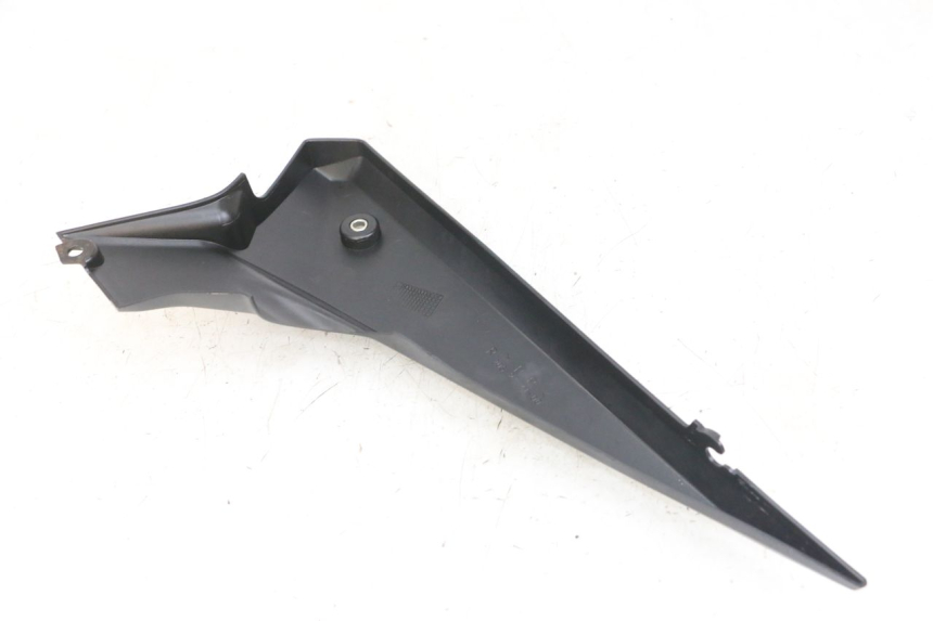 photo de RIGHT UNDERSEAT PANEL YAMAHA XJ6 ABS 600 (2008 - 2016) - Alternative perspective