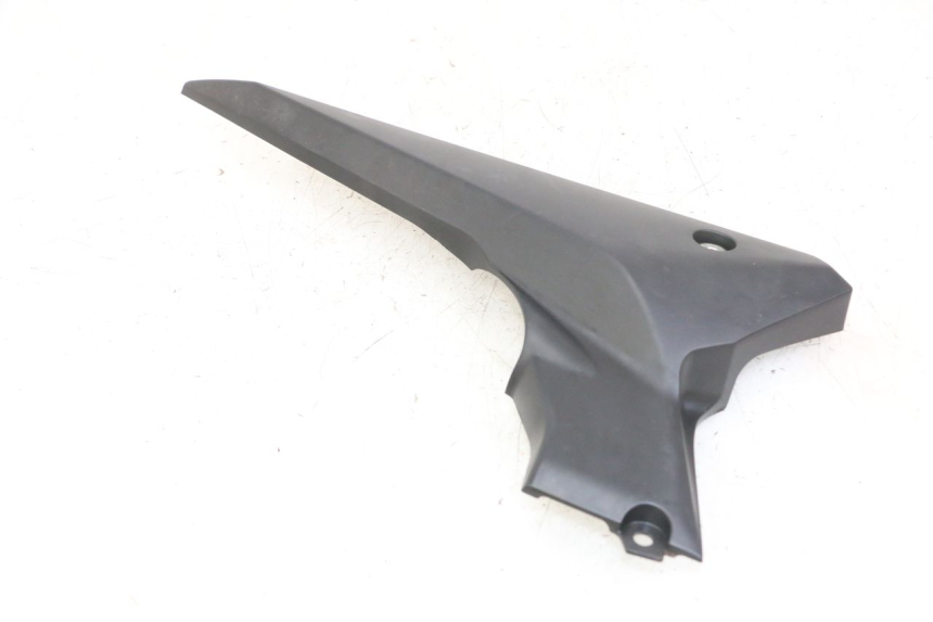 photo de RIGHT UNDERSEAT PANEL YAMAHA XJ6 ABS 600 (2008 - 2016) - Technical close-up