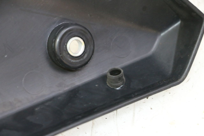 photo de RIGHT UNDERSEAT PANEL YAMAHA XJ6 ABS 600 (2008 - 2016) - Component detail