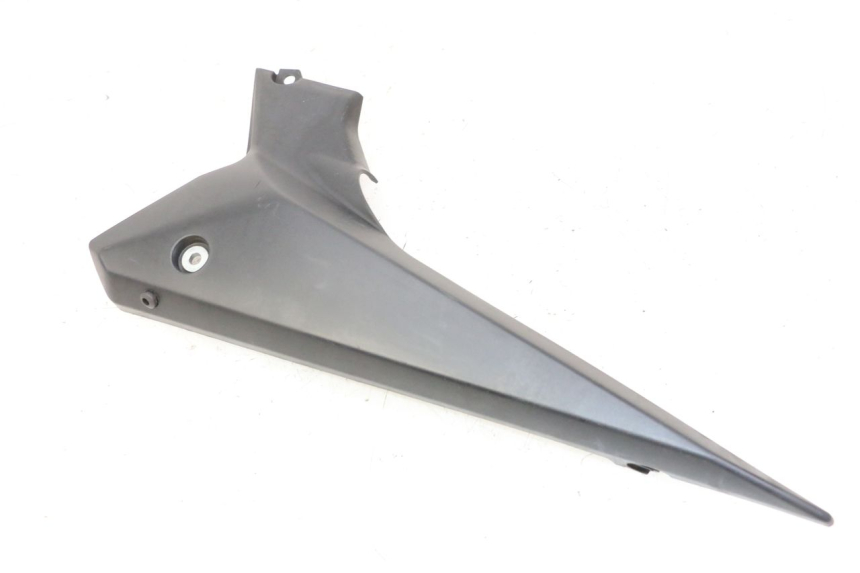 photo de RIGHT UNDERSEAT PANEL YAMAHA XJ6 ABS 600 (2008 - 2016) - Fixing points details