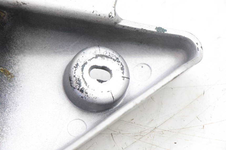 photo de RIGHT UNDERSEAT PANEL YAMAHA XJR 1300 (1998 - 2002) - Markings and original references