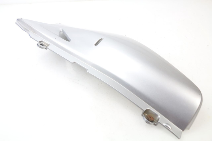photo de RIGHT UNDERSEAT PANEL HONDA XLV TRANSALP 650 (2005 - 2007) - Surface and material condition