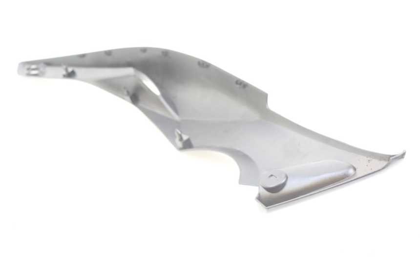 photo de RIGHT SIDE SEAT COVER YAMAHA XP T-MAX TMAX ABS 500 (2004 - 2007) - Technical close-up