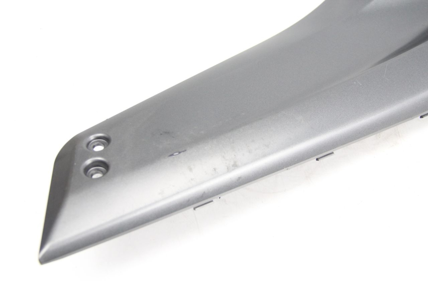 photo de RIGHT UNDERSEAT PANEL YAMAHA XP T-MAX TMAX 500 (2008 - 2012) - Zoom on usage condition