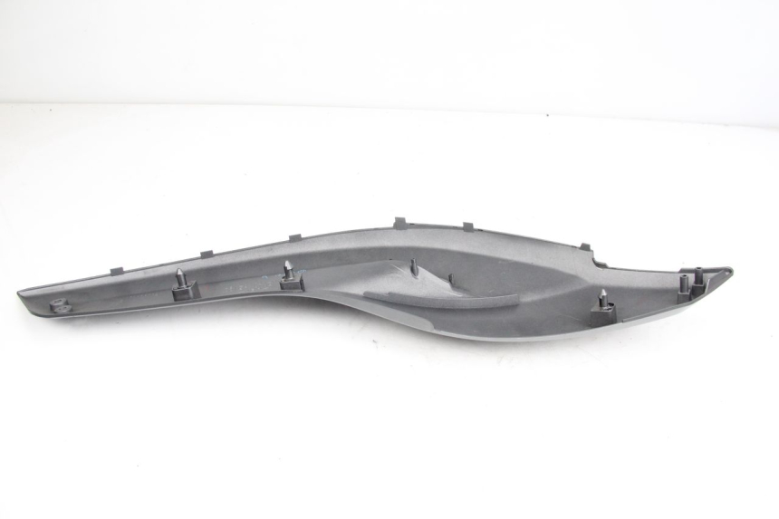 photo de RIGHT UNDERSEAT PANEL YAMAHA XP T-MAX TMAX 500 (2008 - 2012) - Product overview