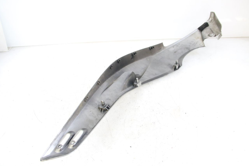 photo de RIGHT UNDERSEAT PANEL YAMAHA XP T-MAX TMAX 500 (2004 - 2007) - Technical close-up