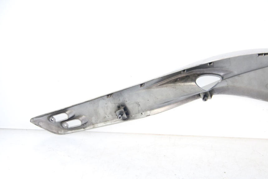 photo de RIGHT UNDERSEAT PANEL YAMAHA XP T-MAX TMAX 500 (2004 - 2007) - Fixing points details