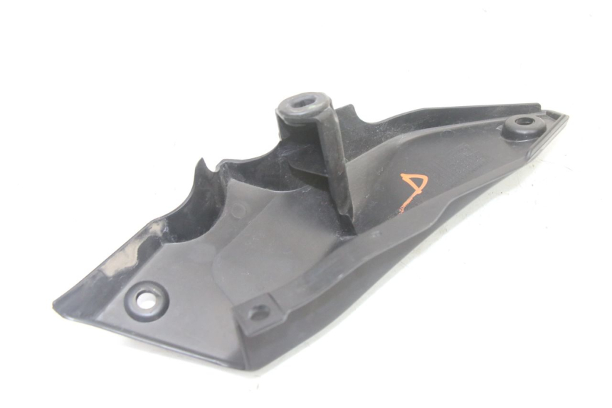 photo de RIGHT UNDERSEAT PANEL YAMAHA TRACER 7 700 (2020 - 2024) - Zoom on usage condition