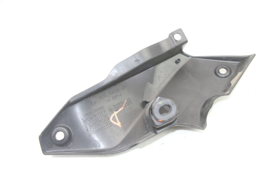 photo de RIGHT UNDERSEAT PANEL YAMAHA TRACER 7 700 (2020 - 2024) - Alternative perspective