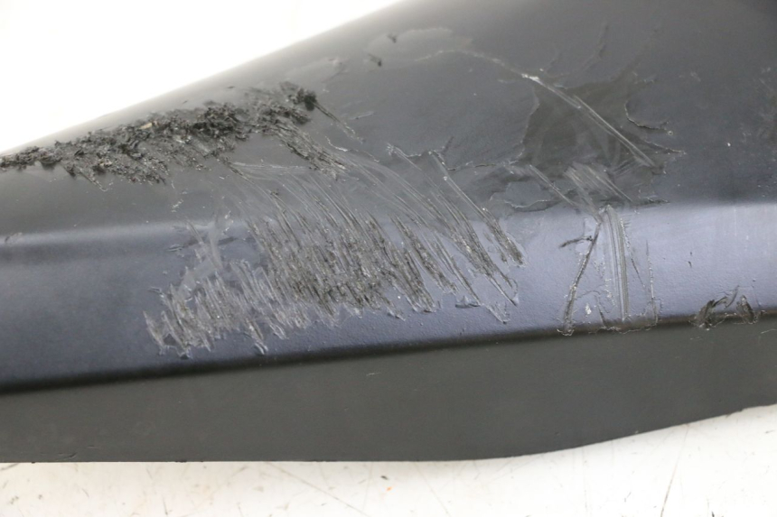 photo de RIGHT UNDERSEAT PANEL YAMAHA TZR 50 (2008 - 2016) - Fixing points details