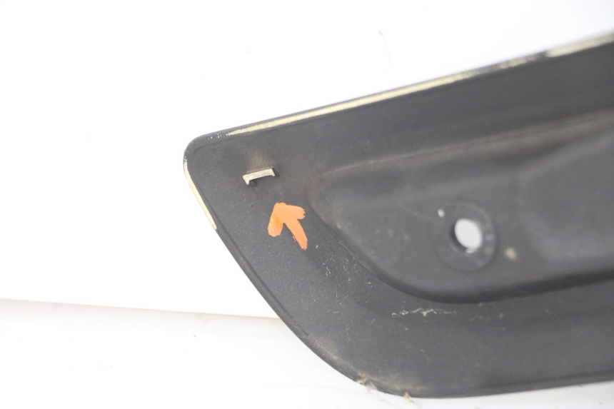 photo de RIGHT UNDERSEAT PANEL YAMAHA X-MAX XMAX ABS 250 (2010 - 2014) - Technical close-up