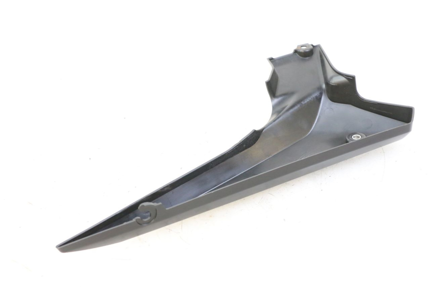 photo de RIGHT UNDERSEAT PANEL YAMAHA XJ6 600 (2008 - 2016) - Zoom on usage condition