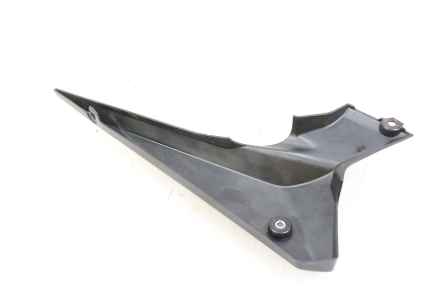 photo de RIGHT UNDERSEAT PANEL YAMAHA XJ6 600 (2008 - 2016) - Alternative perspective