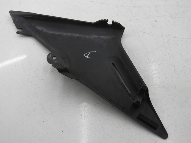 photo de RIGHT UNDERSEAT PANEL YAMAHA XJS DIVERSION 600 (1997 - 1999) - Component detail