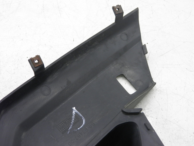 photo de RIGHT UNDERSEAT PANEL YAMAHA XMAX X-MAX 125 (2006 - 2009) - Technical close-up