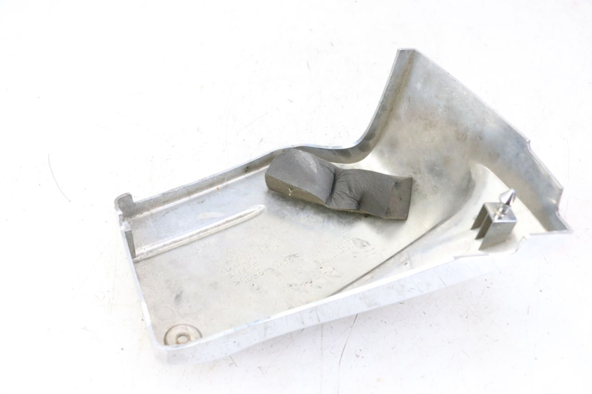 photo de RIGHT UNDERSEAT PANEL YAMAHA XVS DRAG STAR DRAGSTAR 650 (1997 - 2007) - Zoom on usage condition