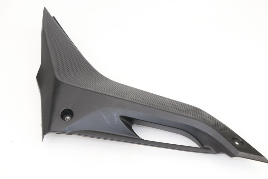 photo de RIGHT UNDERSEAT PANEL YAMAHA YZF R 125 (2008 - 2013) - Component detail