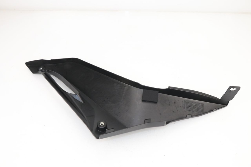 photo de RIGHT UNDERSEAT PANEL YAMAHA YZF R 125 (2008 - 2013) - Alternative perspective