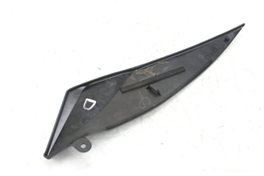 photo de RIGHT SIDE SEAT COVER YAMAHA YZF R1 1000 (2007 - 2008) - Alternative perspective