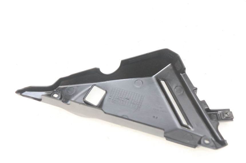 photo de RIGHT SIDE UNDER SEAT COVER KAWASAKI Z 650 (2016 - 2019) - Component detail