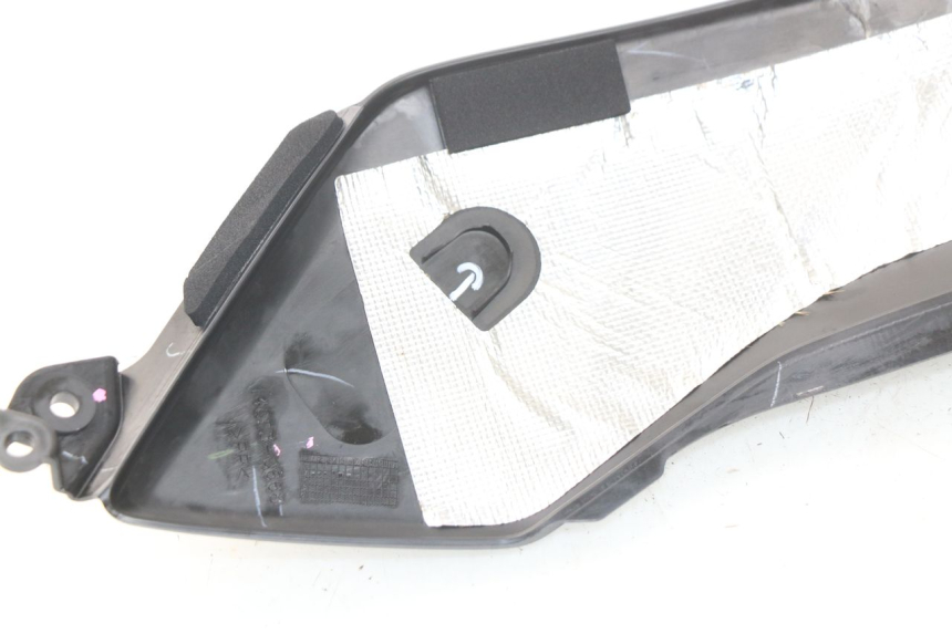 photo de RIGHT UNDERSEAT PANEL KAWASAKI Z Z900 900 (2017 - 2019) - Zoom on usage condition