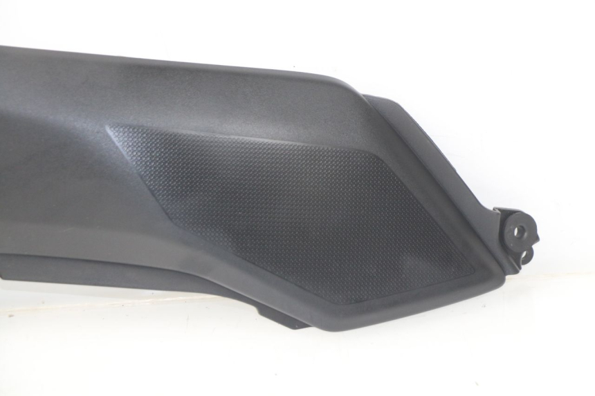 photo de RIGHT UNDERSEAT PANEL KAWASAKI Z Z900 900 (2017 - 2019) - Surface and material condition