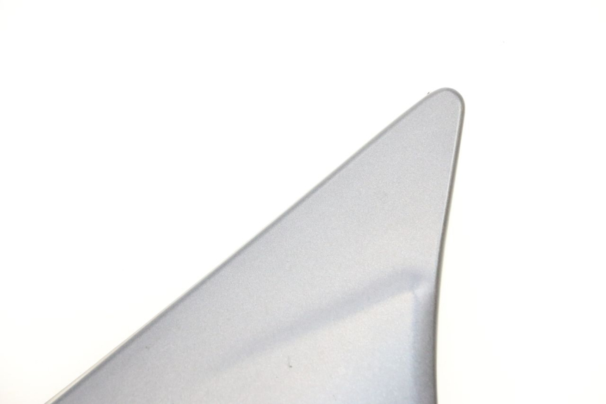 photo de RIGHT UNDERSEAT PANEL KAWASAKI ZR 7 750 (1999 - 2004) - Focus on structure