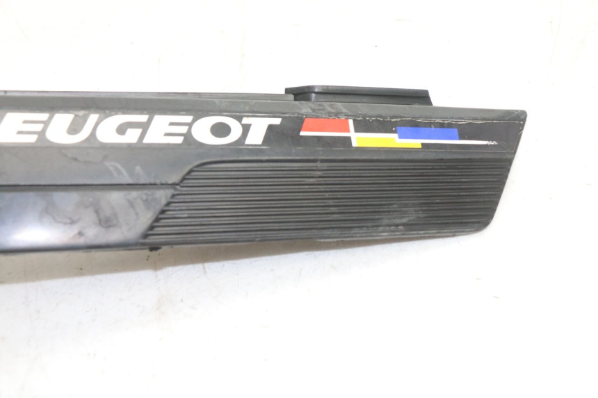 photo de LEFT UNDERSEAT PANEL PEUGEOT 103 SPX CLIP 50 (1989 - 1992) - Zoom on usage condition