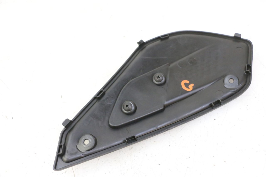 photo de LEFT UNDERSEAT PANEL QUADRO 4 4D 350 (2015 - 2018) - Component detail