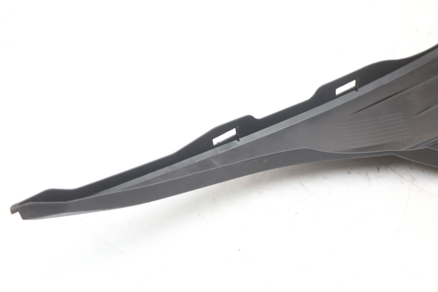 photo de LEFT UNDERSEAT PANEL SUZUKI ADDRESS 110 (2015 - 2020) - Surface and material condition