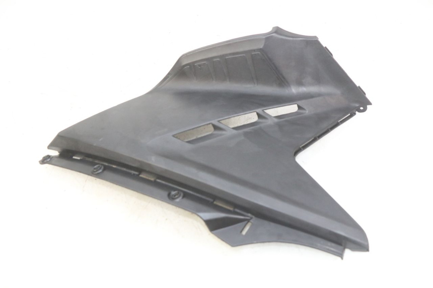 photo de LEFT UNDERSEAT COVER KYMCO AGILITY 16+ 4T 50 (2018 - 2023) - Technical close-up