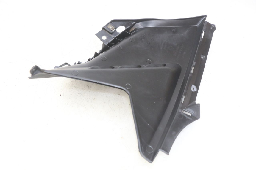 photo de LEFT UNDERSEAT COVER KYMCO AGILITY 16+ 4T 50 (2018 - 2023) - Zoom on usage condition