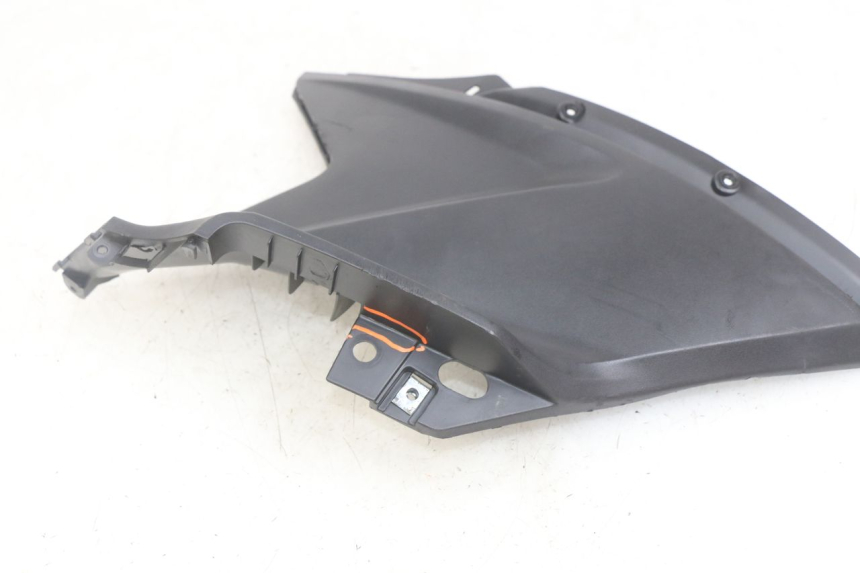photo de LEFT UNDERSEAT COVER KYMCO AGILITY 16+ 4T 50 (2018 - 2023) - Zoom on usage condition