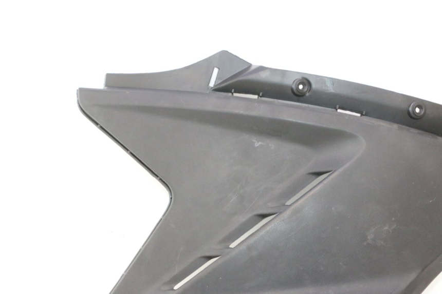 photo de LEFT UNDERSEAT PANEL KYMCO AGILITY CITY 16P 125 (2015 - 2024) - Zoom on usage condition