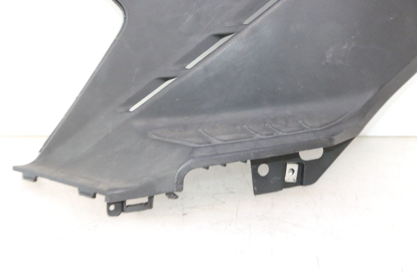 photo de LEFT UNDERSEAT PANEL KYMCO AGILITY CITY 16P 125 (2015 - 2024) - Alternative perspective