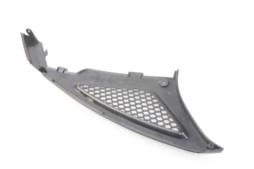 photo de LEFT UNDERSEAT PANEL KYMCO AGILITY RS 2T 50 (2009 - 2013) - Zoom on usage condition