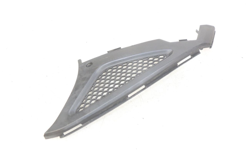 photo de LEFT UNDERSEAT COVER KYMCO AGILITY RS 4T 50 (2009 - 2013) - Zoom on usage condition