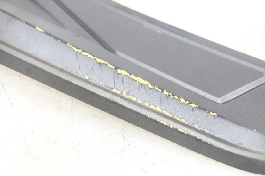 photo de LEFT UNDERSEAT COVER NECO ALEXONE 125 (2017 - 2024) - Zoom on usage condition