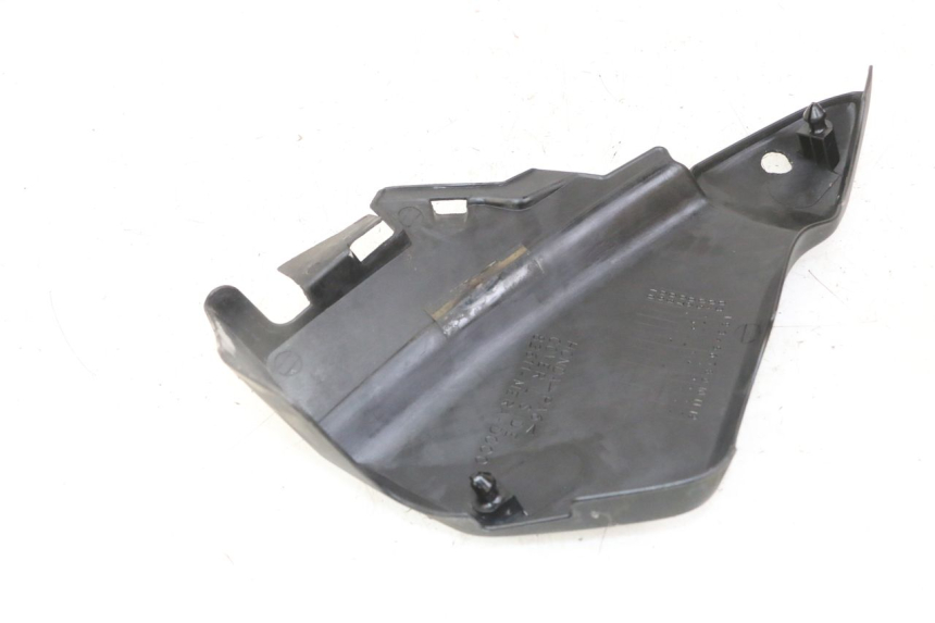 photo de LEFT UNDERSEAT COVER HONDA CBF 500 (2004 - 2007) - Technical close-up