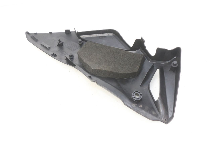 photo de LEFT UNDERSEAT PANEL HONDA CBRF CBR-F PC41 600 (2011 - 2013) - Zoom on usage condition