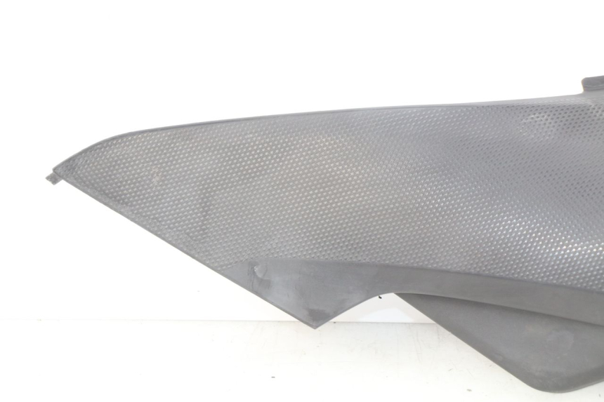 photo de LEFT UNDERSEAT PANEL HONDA CBRF CBR-F PC41 600 (2011 - 2013) - Fixing points details