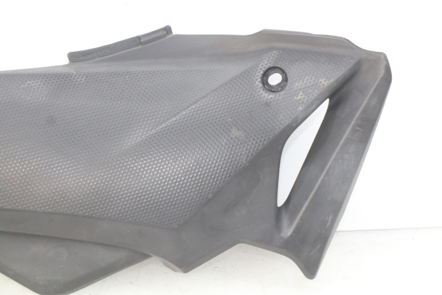 photo de LEFT UNDERSEAT PANEL HONDA CBRF CBR-F PC41 600 (2011 - 2013) - Surface and material condition