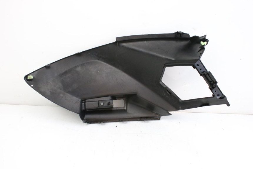 photo de LEFT UNDERSEAT COVER PEUGEOT CITYSTAR 50 (2013 - 2017) - Fixing points details