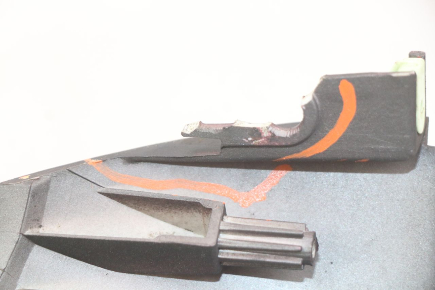 photo de LEFT UNDERSEAT COVER PEUGEOT DJANGO 4T 50 (2014 - 2019) - Alternative perspective